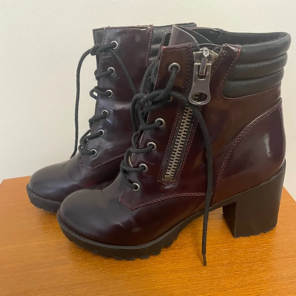Steve Madden Noodles Maroon Black Heel Combat Bootie - Picture 2 of 10